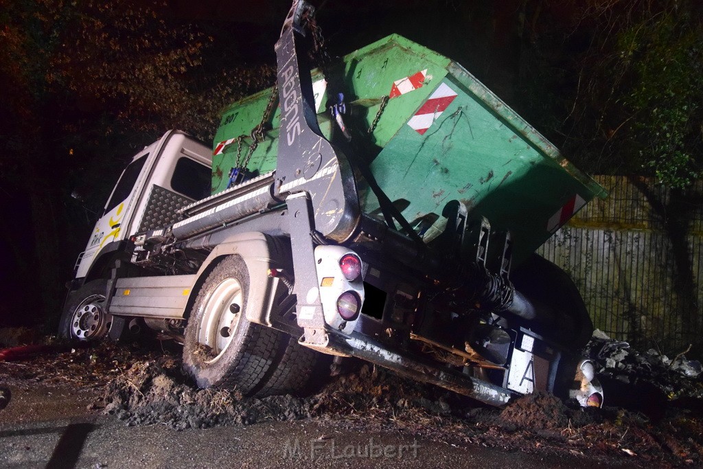 Container LKW umgestuerzt Koeln Brueck Bruecker- Dellbruecker Mauspfad P180.JPG - Miklos Laubert